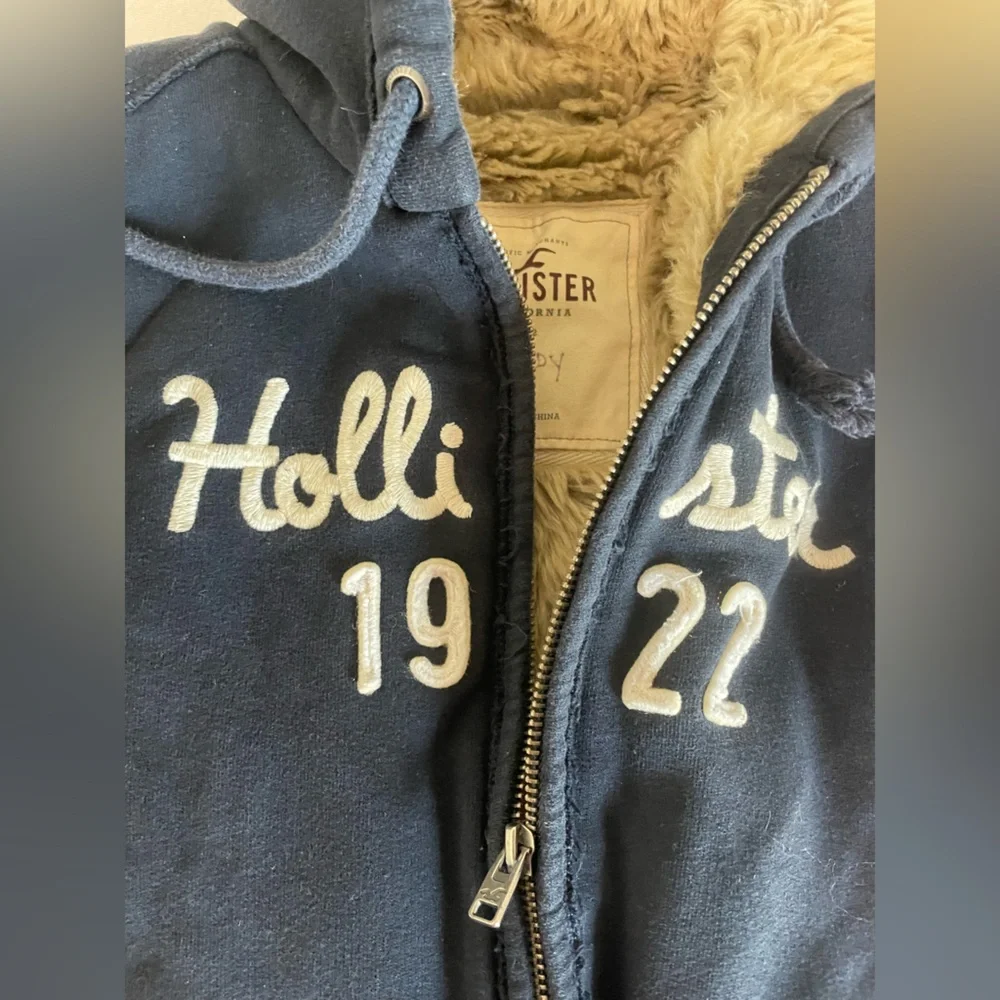 Hollister Dark Blue Hoodie with Logo - Picture 4 of 6